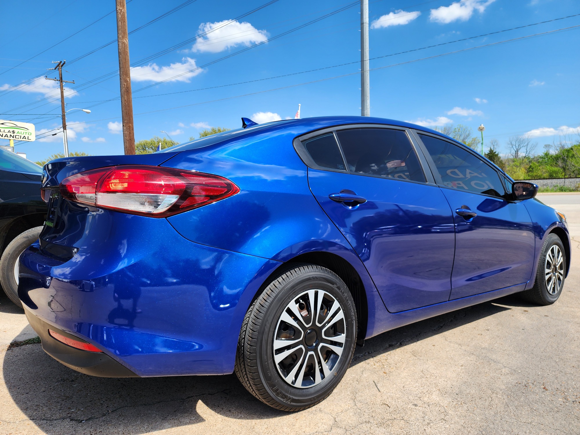 2017 Kia Forte LX (3KPFK4A75HE) with an 2.0L L4 DOHC 16V engine, AUTO transmission, located at 2660 S.Garland Avenue, Garland, TX, 75041, (469) 298-3118, 32.885387, -96.656776 - Photo #3